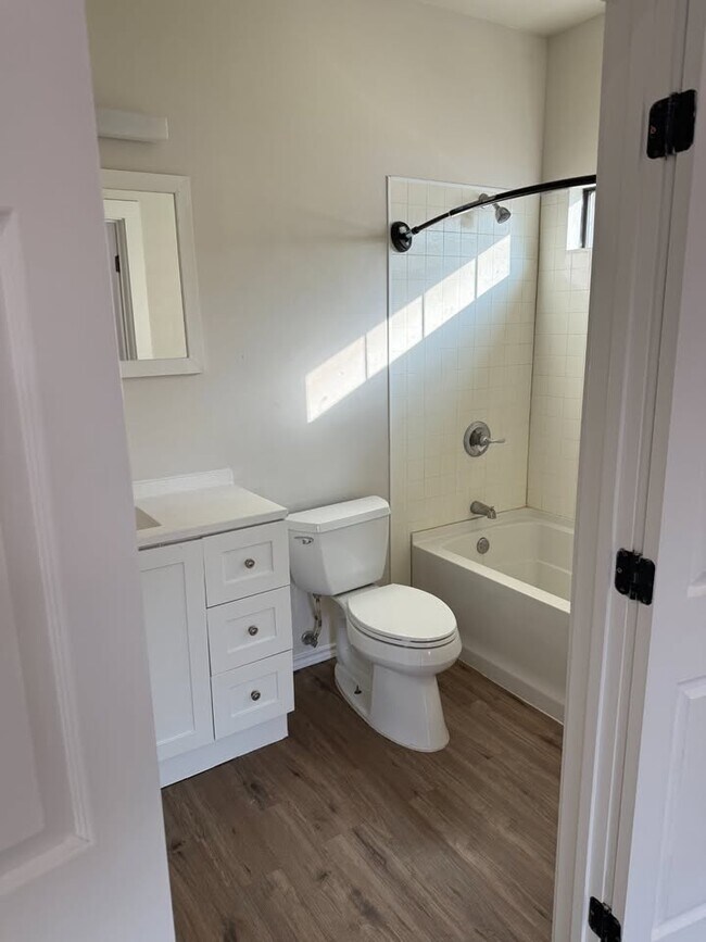 Building Photo - 324 Cummings St