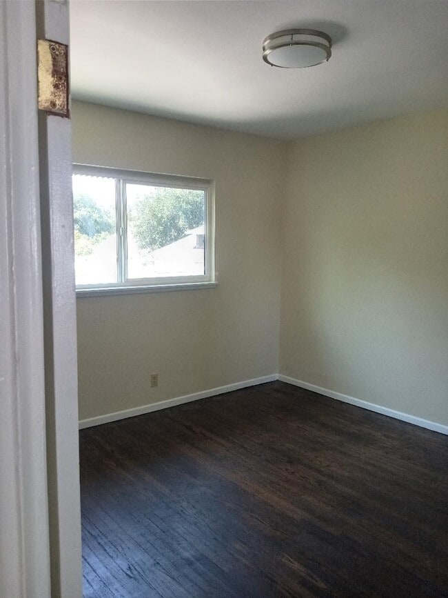 Building Photo - 822 E Sacramento St