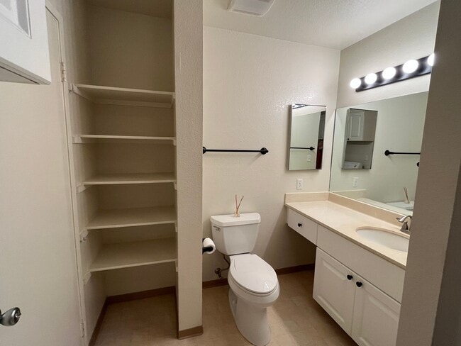 Building Photo - 94-1351 Kulewa Loop #17s
