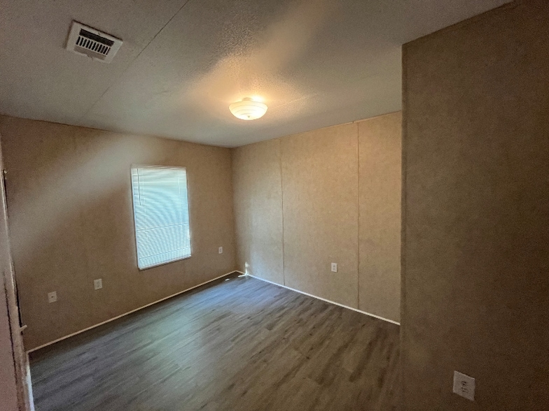 Building Photo - 129 Genes Ln