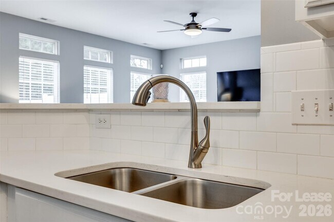 Building Photo - 928 Kite Dr