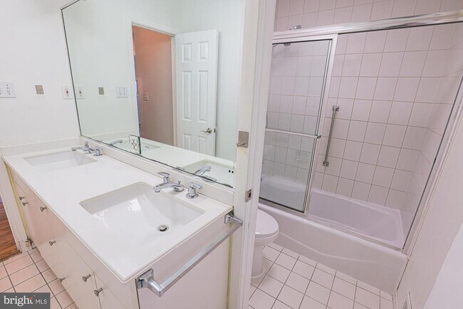 Building Photo - 2421 Lightfoot Dr