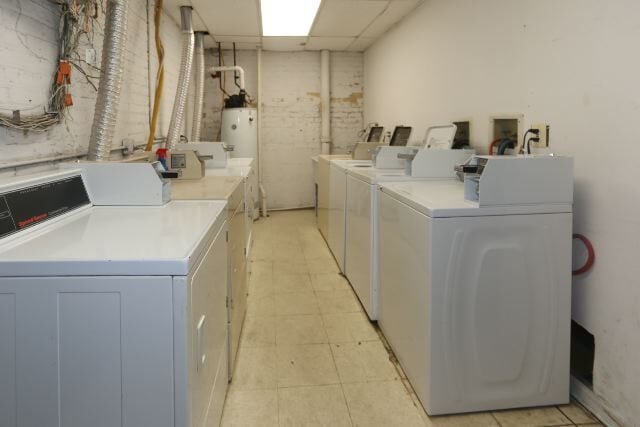 Building Photo - 909 W Dakin St