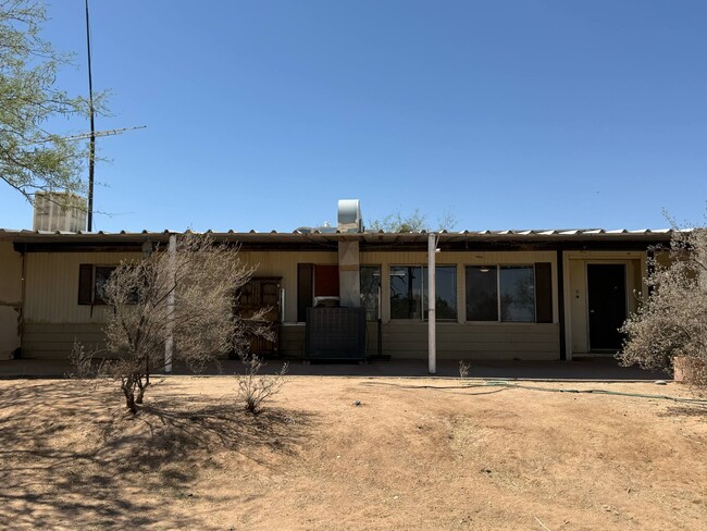Primary Photo - 8221 S Taylor Ln
