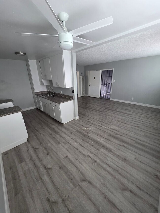 Interior Photo - 721 Venice Way
