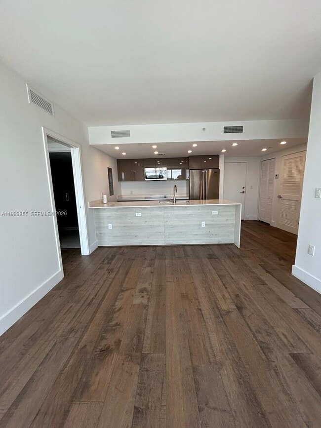 Building Photo - 13800 Highland Dr