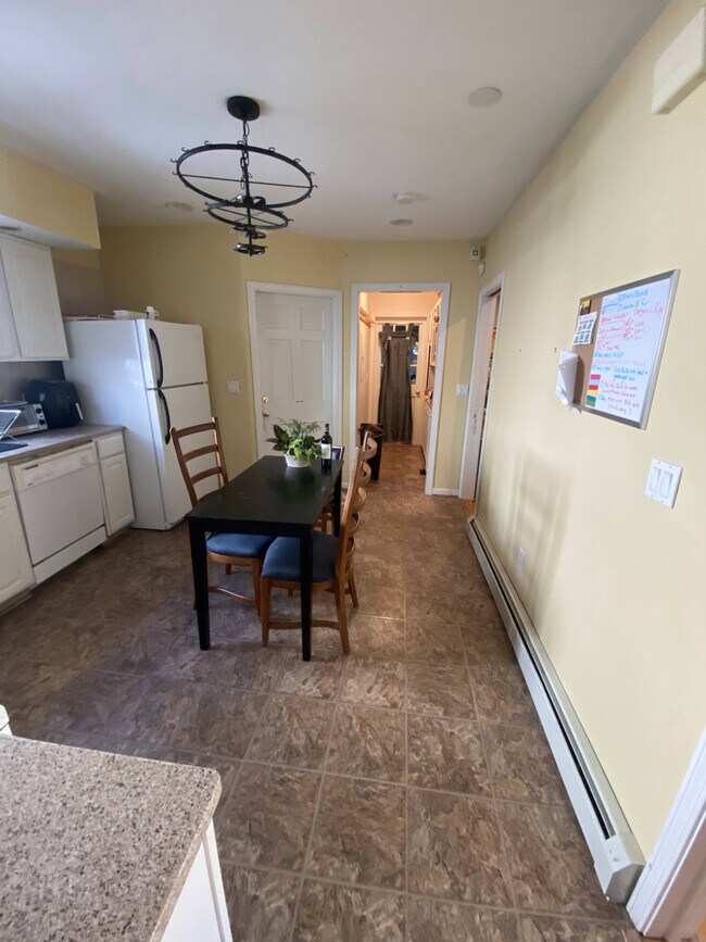 Building Photo - 120 Windsor Rd