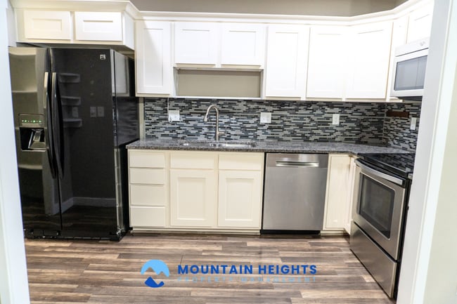 Building Photo - 858 Cecina Ct