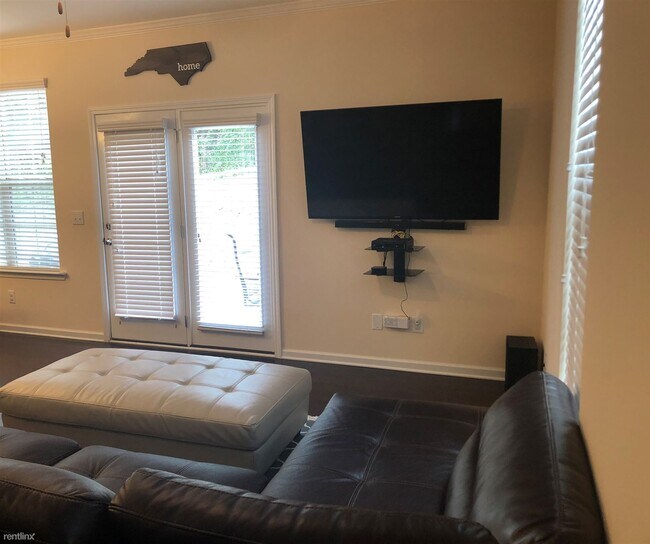 Building Photo - 3 br, 2.5 bath Townhome - 108 Bella Place