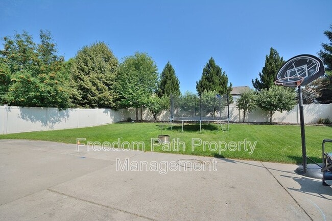 Building Photo - 2575 W Palais Dr