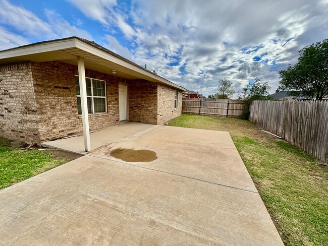 Building Photo - 3/2/2 In West Lubbock Frenship ISD - Self ...