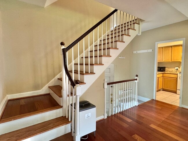 Building Photo - ALEXANDRIA - CLOSE TO PENTAGON - 5 MIN WAL...