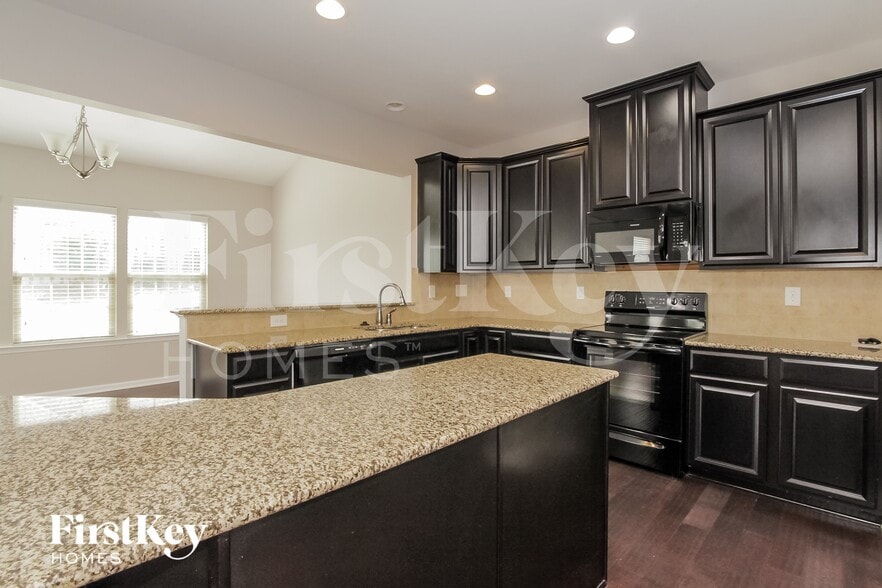 Building Photo - 124 Alborn Dr