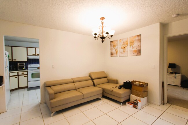 Building Photo - 2600 Carambola Cir S