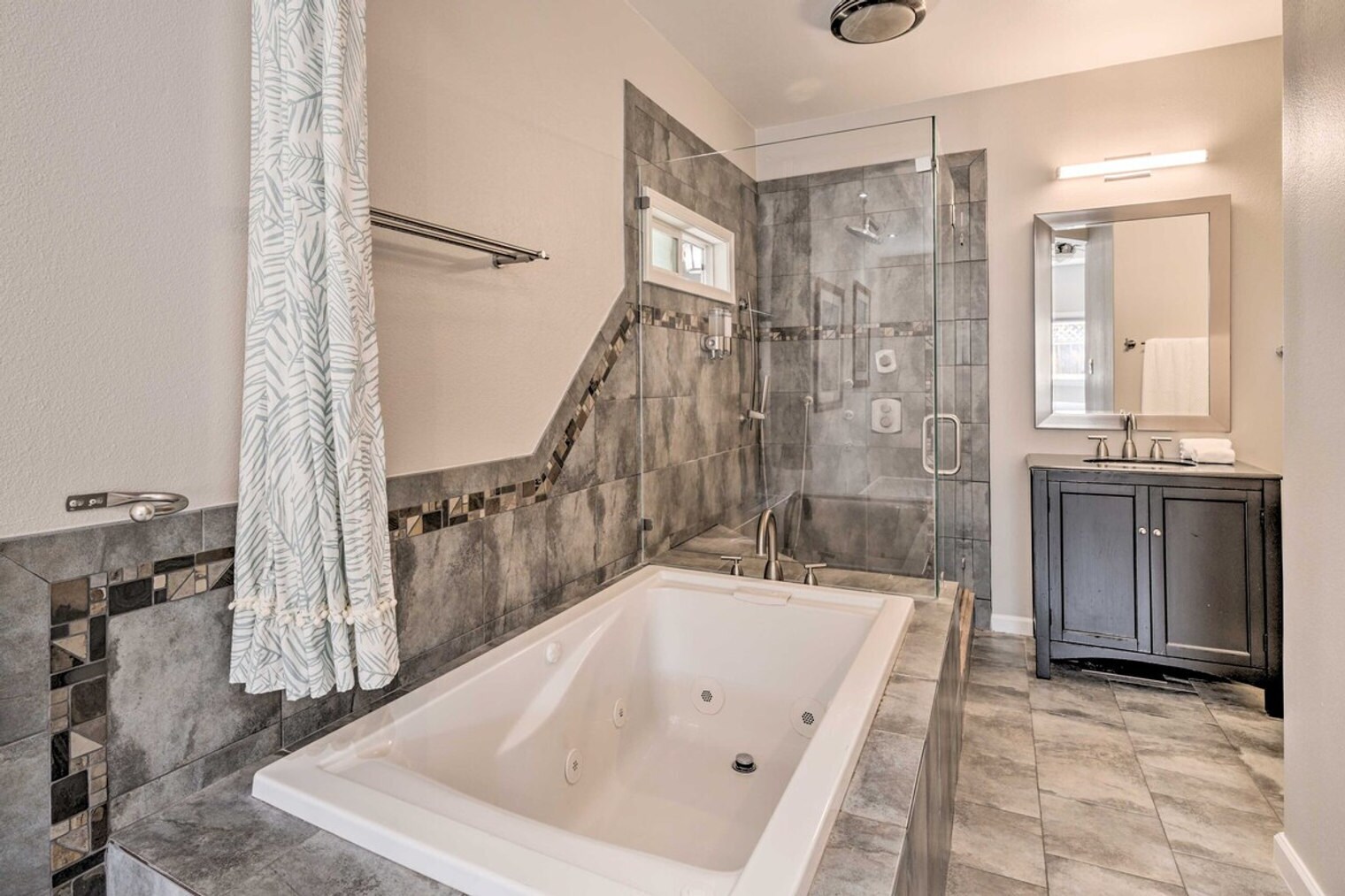 Building Photo - 3096 Dovela Way