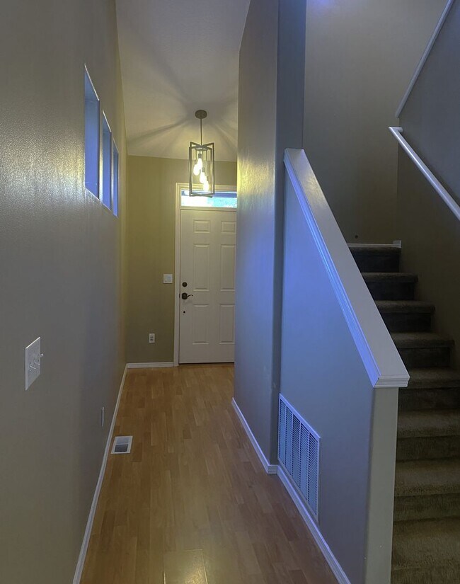 Building Photo - Beautiful Sherwood Home backs to Greenspac...