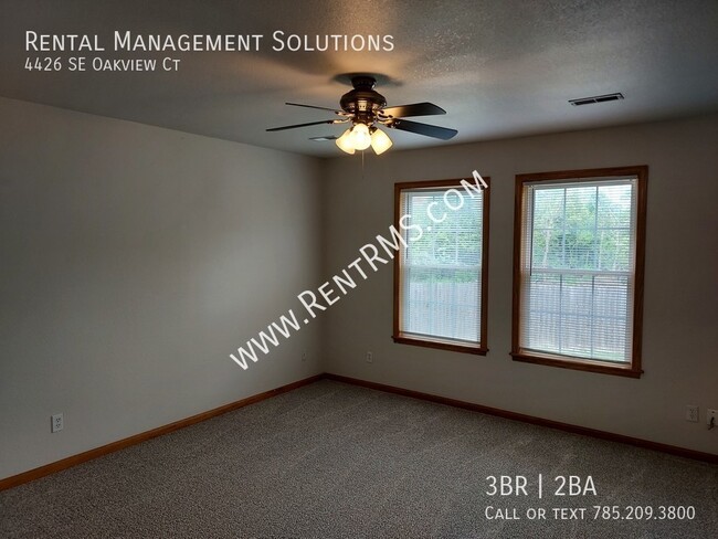 Building Photo - 4426 SE Oakview Ct