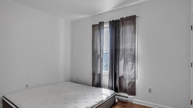 Building Photo - 1442 Main St