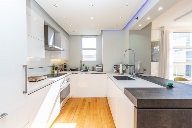 Building Photo - 1800 Washington St