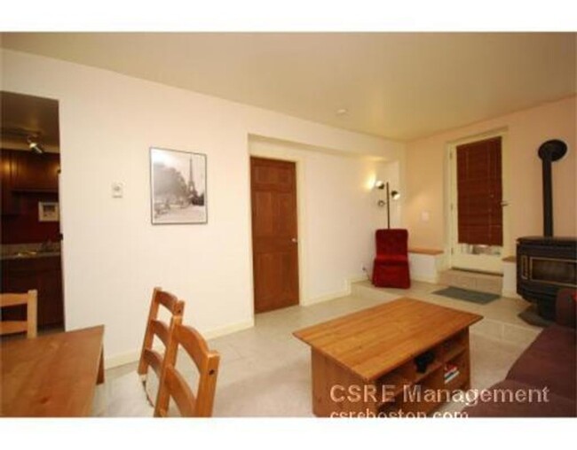 Building Photo - 28 Gainsborough St