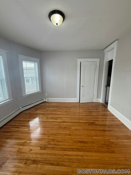 Building Photo - 3 Kingsley Terrace