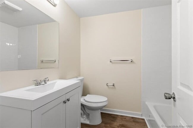 Building Photo - 86 Howe St