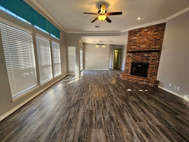 Building Photo - (3) Bed/(2) Bath Avail NOW! Storm Shelter!