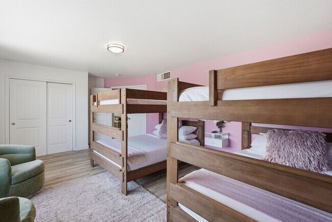 Building Photo - Scottsdale Oasis Ready for July move-in!