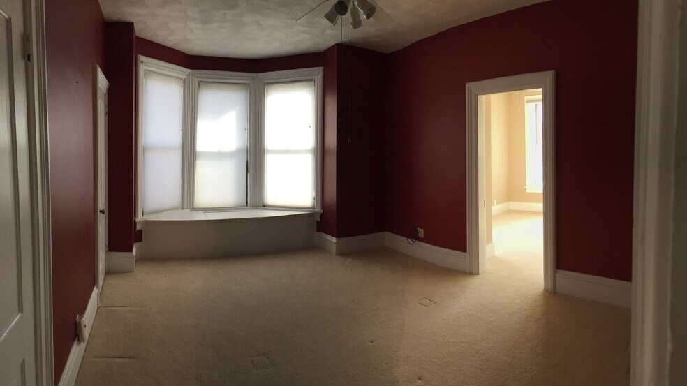 Large Bedrooms - 412 Iowa Ave