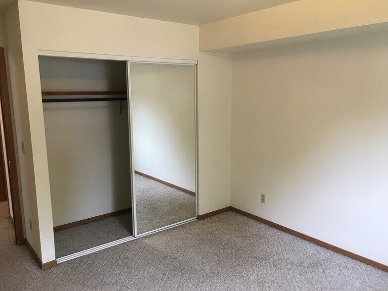 Bdrm 4 closet - 1114 1st Ave