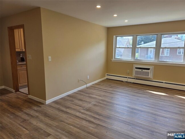 Building Photo - 1628 Valley 2A Vly