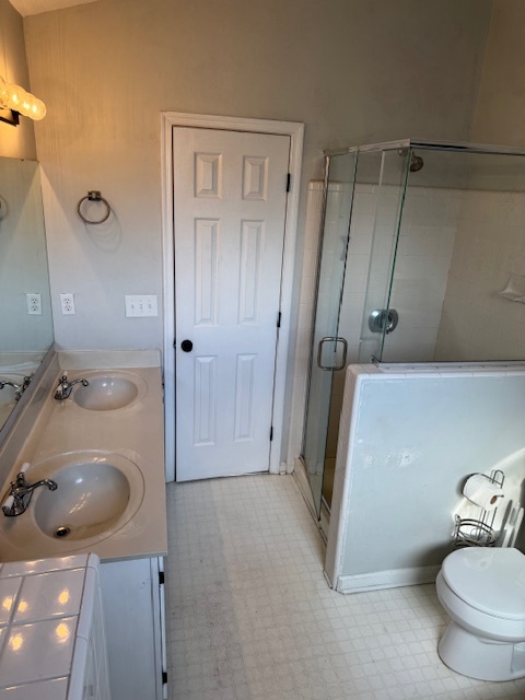 Master bath with stand up shower - 6 Southchase Dr