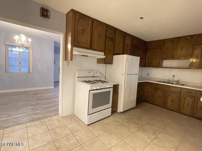 Building Photo - 316 Barcelona Dr
