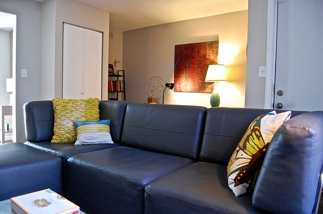 Building Photo - Beautifully Renovated Apartment | The Arabell