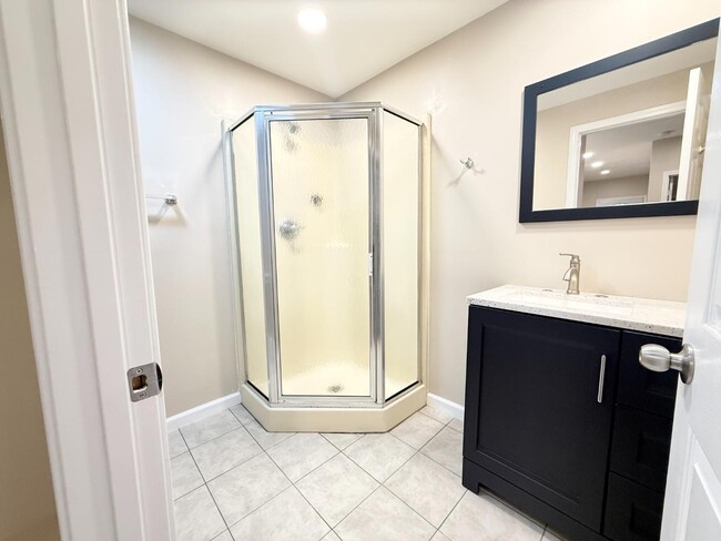 Building Photo - 1233 Vincennes St