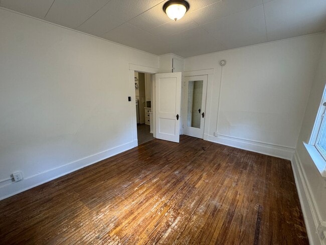 Building Photo - 616 S Grand Ave