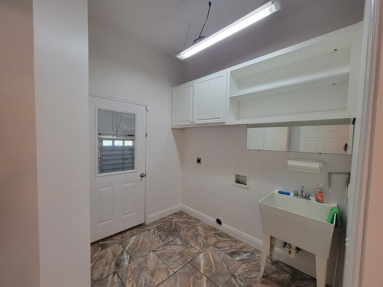 laundry room - 7327 Rodgers Dr