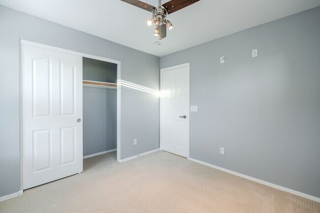 Building Photo - For Lease Beautifully Updated 4-bedroom, 2.5-Bathroom +Den, 1st Floor Office Gem, With a 2-car At...