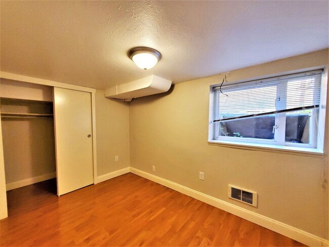 Building Photo - 852 NE 57th St
