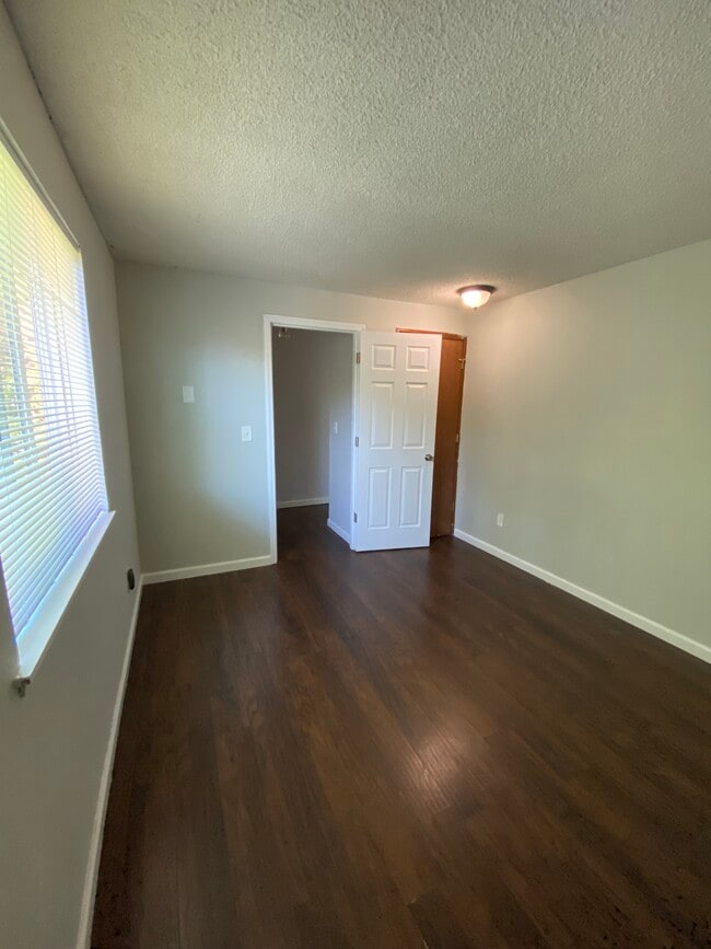 Building Photo - 10318 15th Ave Ct E