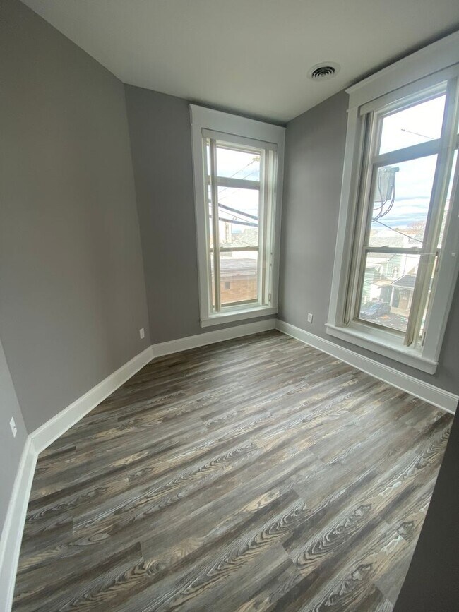 Building Photo - 2 Bedroom Rental in Emmaus!