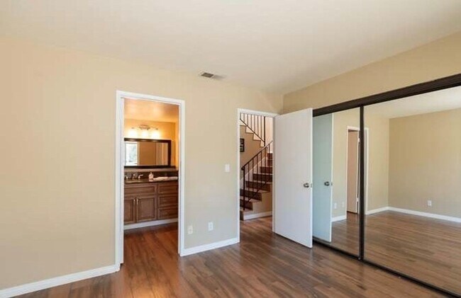 Building Photo - Pristine and Spacious 2-Bedroom in Escondido!