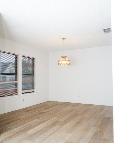 Building Photo - 8011 Sunshine Trail Dr