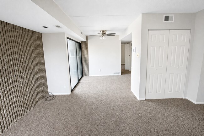 Interior Photo - EDMOND STREET -- 147