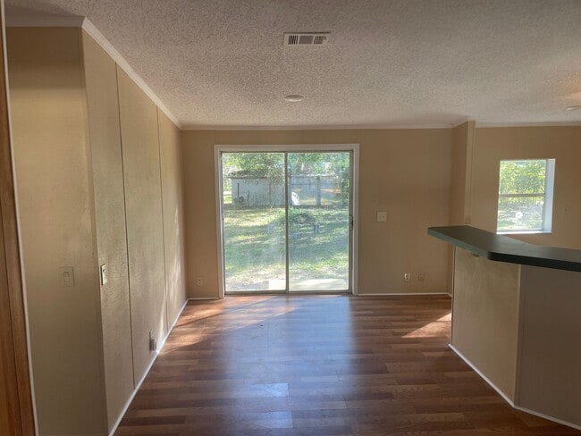 Building Photo - 3/2 Manufactured Home in the Country.