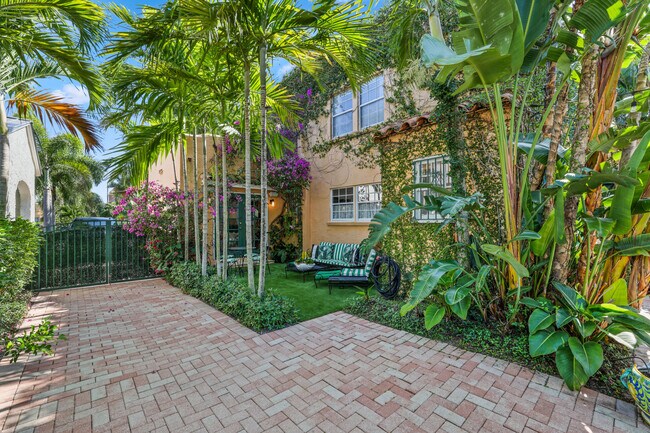 Building Photo - 325 Greymon Dr
