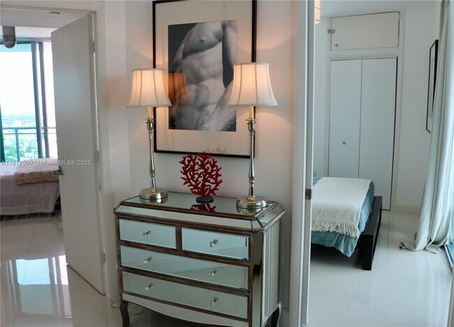 Building Photo - 350 S Miami Ave