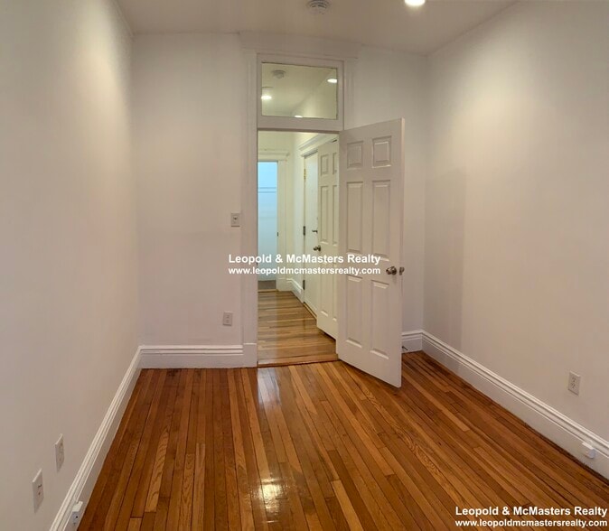 Building Photo - 104 Peterborough St