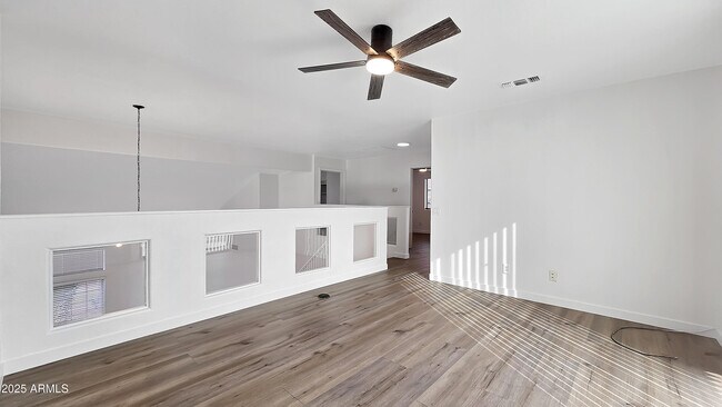 Building Photo - 2119 W Tracy Ln