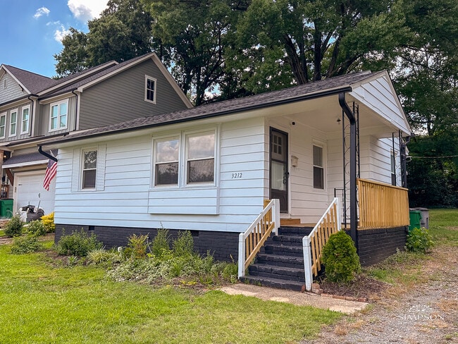 Primary Photo - 3212 Dexter St